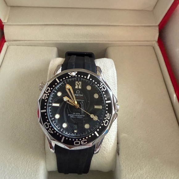 Omega Men's Black and Gold Dive Watch - Picture 5 of 12
